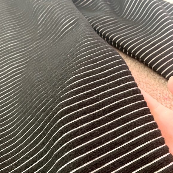 Women’s size L black and white sweatshirt - Picture 3 of 4